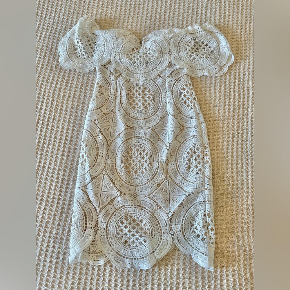 Lulu’s White dress